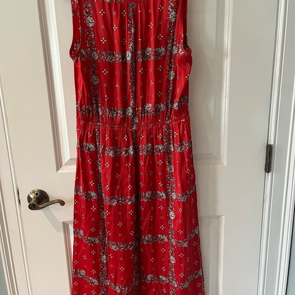 Beautiful never worn with tags midi style dress. Red and black, medium - Picture 5 of 6